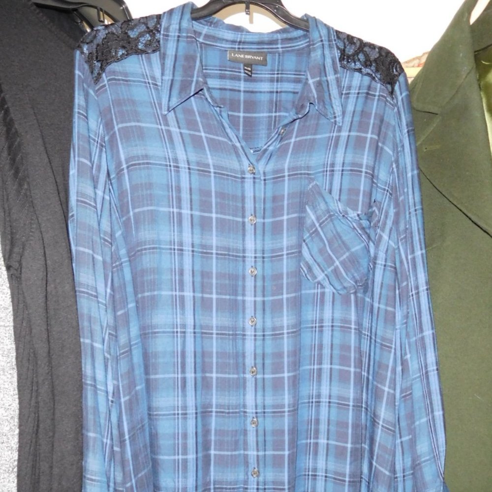 - 26W 28W LANE BRYANT BLUE PLAID LACE TRIMED ADJUSTABLE SLEEVE BLOUSE